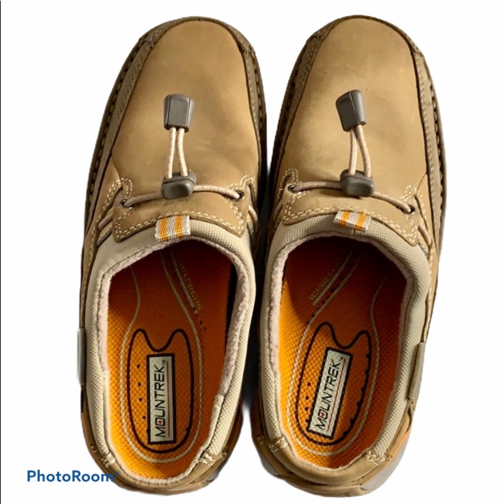 Mountrek SlipOn Leather Toggle Front Shoe 6M